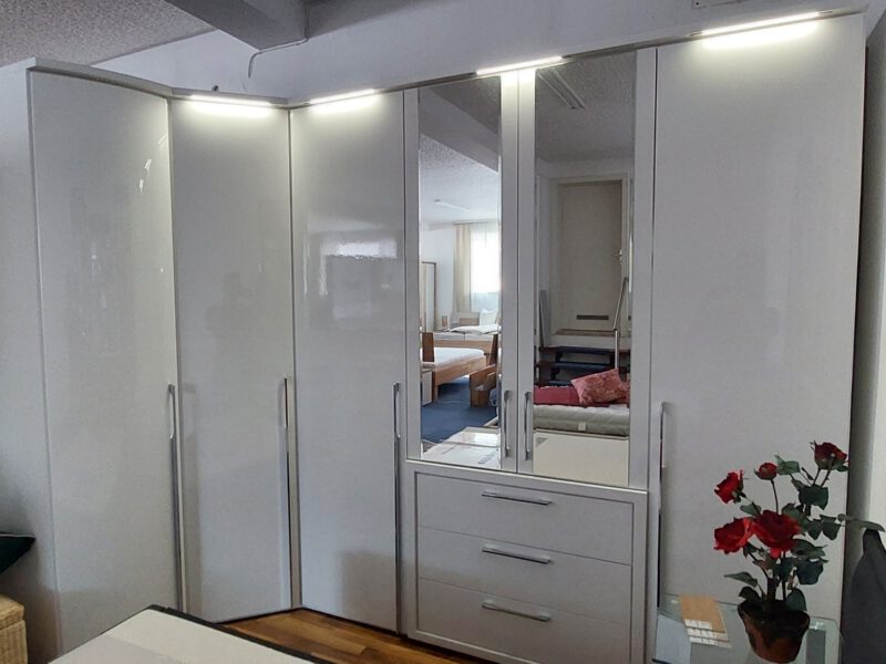 Kleiderschrank
