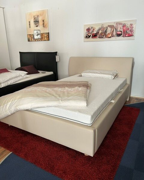 Polsterbett creme