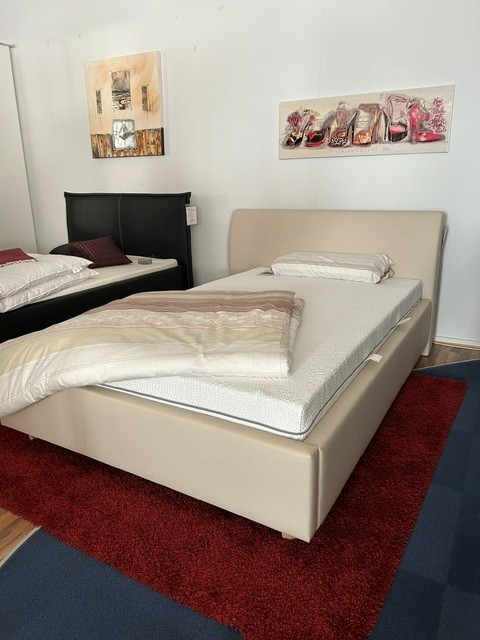 Polsterbett creme