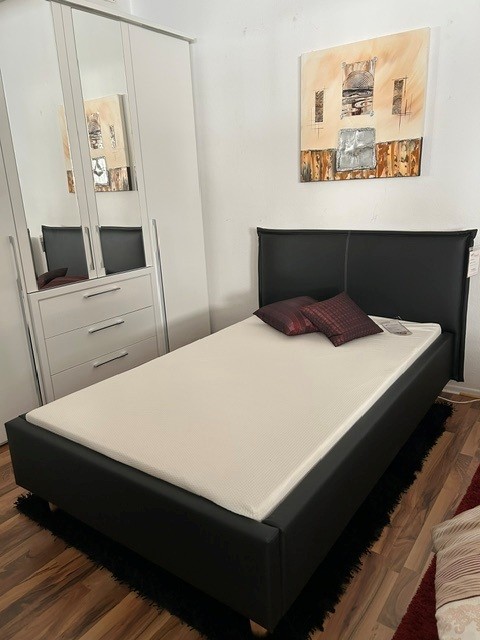 Polsterbett schwarz